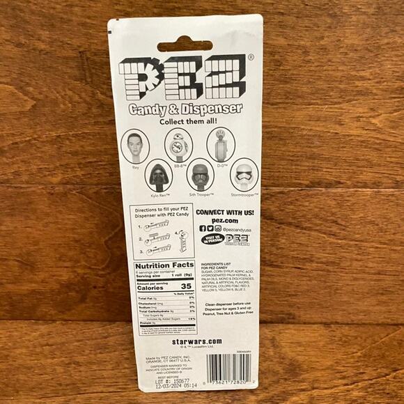 STAR WARS Kylo Ren Pez Candy Dispenser - Picture 3 of 3